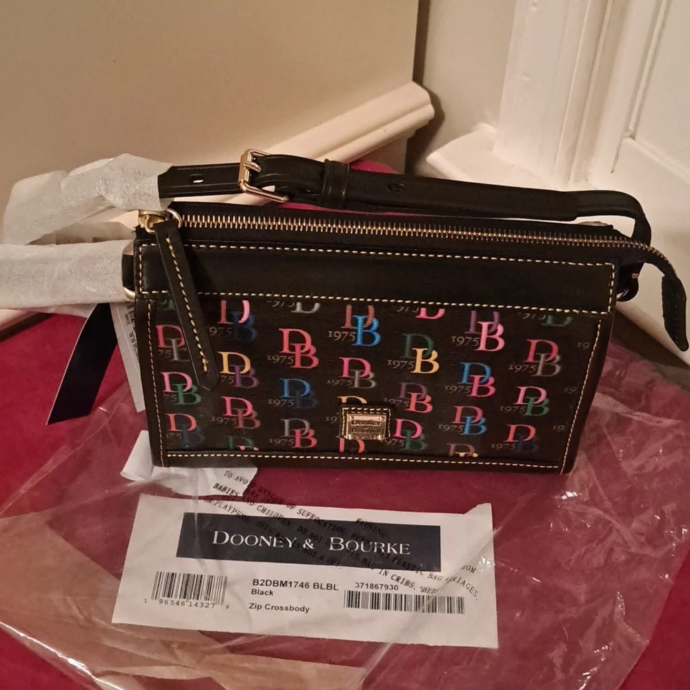 Dooney & Bourke Leather Signature Collection Pink / Black Crossbody NEW - Picture 6 of 6